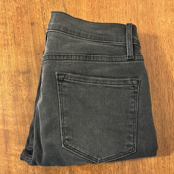 Frame Denim Le Skinny de Jeanne Crop with Double Triangle Fray Crop - Picture 8 of 8